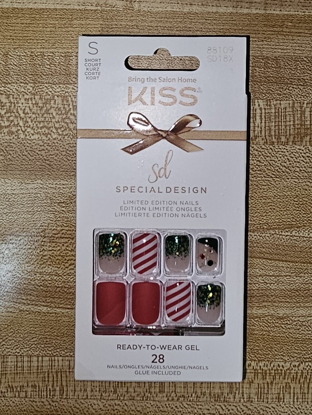 KISS Nails Short Christmas Special Design